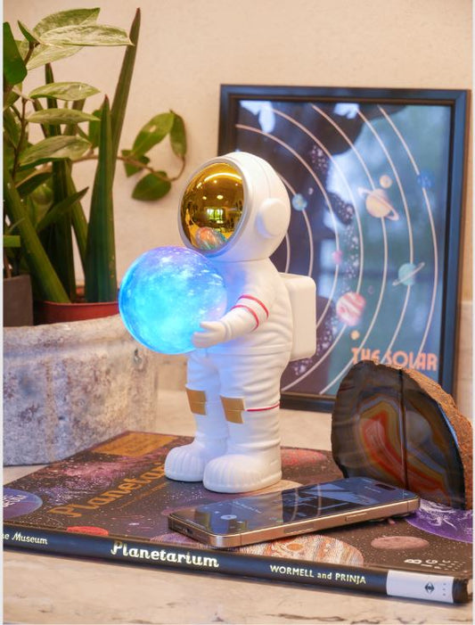Astronaut Bluetooth Speaker FM Radio & Colour-Changing Planet Lamp