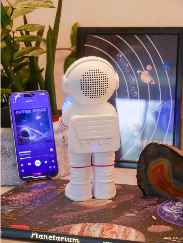 Astronaute Bluetooth Speaker FM Radio & Colour-Changing Planet Lamp