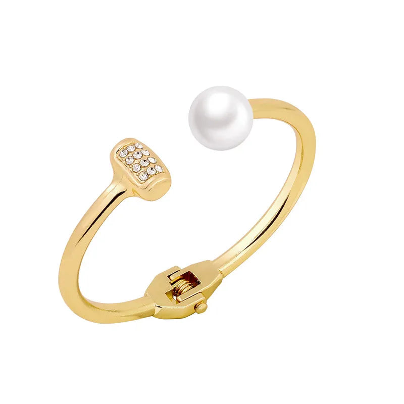 Elegant Pearl Bracelet
