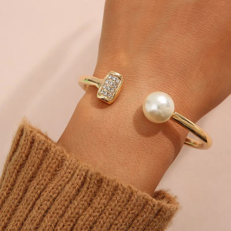 Elegant Pearl Bracelet