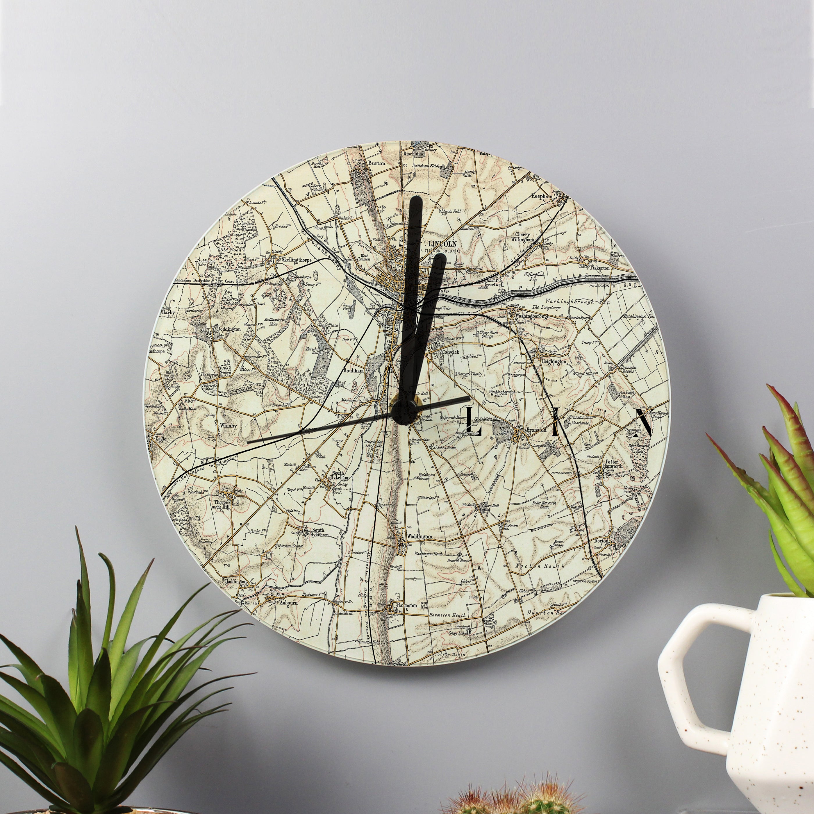 Henz Map Clock Personalised 1896 - 1904 Revised Glass Map Clock – GiftBoxLondon